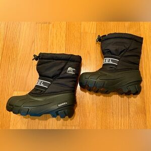 Brand new Sorel kids snow boots size 11